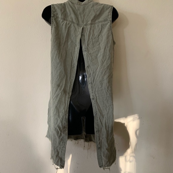 Cloth and Stone Button Back Front Sleeveless Tank - Picture 7 of 13